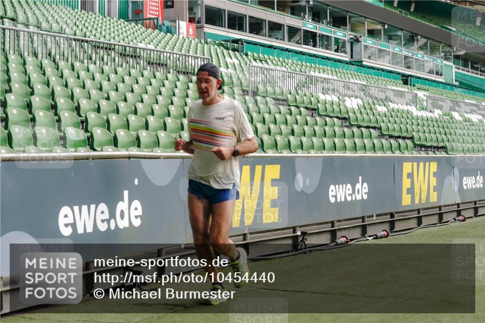 13.09.2026 - 21. swb-Marathon Bremen Michael Burmester http://msf.ph/oto/10454440 13.09.2026 12:52:15 Laufen im Stadion 102, 107, 235, 335, 683, 734, 771, 792, 863, 1033, 1043, 1125, 1146, 1162, 1232, 1252, 1297, 1455, 1492, 1510, 1528, 1542, 1613, 1646, 1955, 1970, 2007, 2008, 2043, 2203, 2350, 2442, 2447, 2480, 2498, 2759, 2767, 2847, 3085, 3149, 3236, 3336, 3362, 3440, 3448, 3484, 3566, 3703, 3830, 3899, 3959, 3988, 4165, 4283, 4429, 4473, 4475, 4571, 4573, 4582, 4605, 4727, 4781, 4782, 4895, 5079, 5152, 5168, 5379, 5521, 5696, 6274, 8033, 8798 meine-sportfotos.de