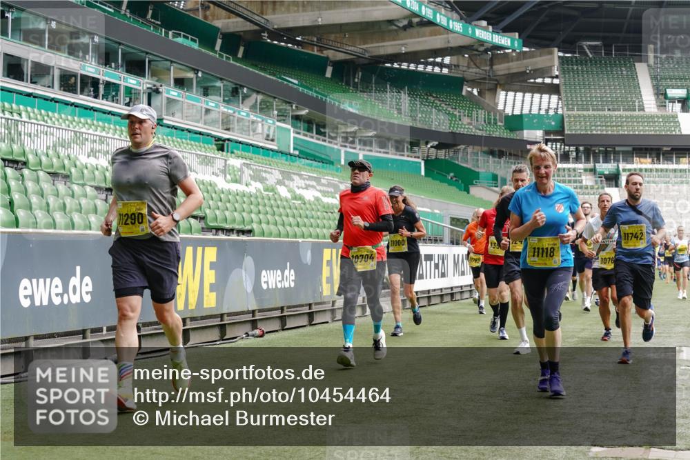 13.09.2026 - 21. swb-Marathon Bremen Michael Burmester http://msf.ph/oto/10454464 13.09.2026 10:32:28 Laufen im Stadion 10067, 10078, 10141, 10146, 10166, 10203, 10211, 10222, 10226, 10243, 10246, 10249, 10255, 10256, 10284, 10300, 10322, 10365, 10372, 10374, 10379, 10383, 10394, 10410, 10443, 10471, 10478, 10479, 10486, 10494, 10503, 10517, 10518, 10529, 10540, 10543, 10550, 10555, 10565, 10577, 10579, 10589, 10608, 10610, 10626, 10631, 10646, 10670, 10675, 10684, 10685, 10690, 10703, 10704, 10707, 10708, 10721, 10725, 10728, 10745, 10771, 10794 meine-sportfotos.de