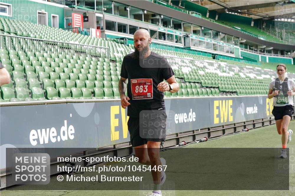 13.09.2026 - 21. swb-Marathon Bremen Michael Burmester http://msf.ph/oto/10454467 13.09.2026 12:52:18 Laufen im Stadion 102, 107, 235, 335, 683, 734, 771, 792, 863, 1033, 1043, 1125, 1146, 1162, 1232, 1252, 1297, 1455, 1492, 1510, 1528, 1542, 1613, 1646, 1955, 1970, 2007, 2008, 2043, 2203, 2350, 2447, 2480, 2498, 2759, 2767, 2847, 2858, 3085, 3149, 3236, 3336, 3362, 3440, 3448, 3484, 3566, 3703, 3830, 3899, 3959, 3988, 4165, 4283, 4429, 4473, 4475, 4571, 4573, 4582, 4605, 4727, 4781, 4782, 4895, 5079, 5152, 5168, 5379, 5521, 5696, 6274, 8033, 8798 meine-sportfotos.de