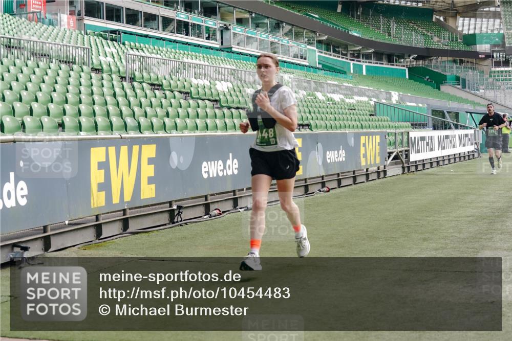 13.09.2026 - 21. swb-Marathon Bremen Michael Burmester http://msf.ph/oto/10454483 13.09.2026 12:52:19 Laufen im Stadion 102, 107, 235, 335, 683, 734, 771, 792, 863, 1033, 1043, 1125, 1146, 1162, 1232, 1252, 1297, 1455, 1492, 1528, 1542, 1613, 1646, 1955, 1970, 2007, 2008, 2043, 2203, 2350, 2447, 2480, 2498, 2759, 2767, 2847, 2858, 3085, 3149, 3236, 3336, 3362, 3440, 3448, 3484, 3566, 3703, 3830, 3899, 3959, 3988, 4165, 4283, 4429, 4473, 4475, 4571, 4573, 4582, 4605, 4727, 4781, 4782, 4895, 5079, 5152, 5168, 5379, 5521, 5696, 6274, 8033, 8798 meine-sportfotos.de