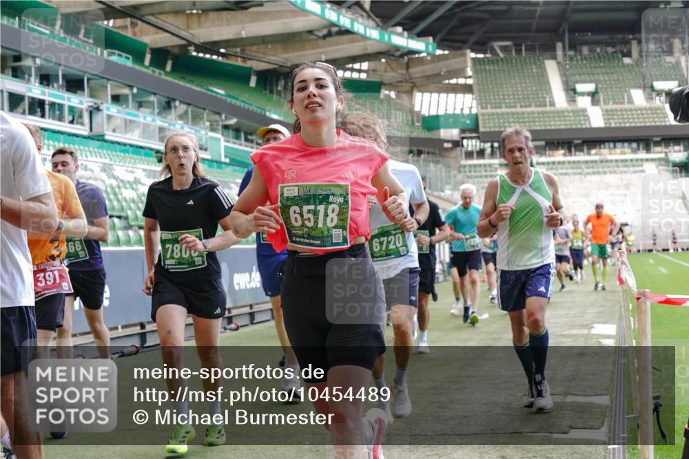 13.09.2026 - 21. swb-Marathon Bremen Michael Burmester http://msf.ph/oto/10454489 13.09.2026 13:10:41 Laufen im Stadion 164, 265, 373, 383, 391, 448, 532, 581, 869, 898, 984, 1180, 1738, 1855, 1867, 1894, 1952, 1967, 2202, 2232, 2268, 2284, 2299, 2330, 2333, 2339, 2342, 2432, 2443, 2471, 2525, 2530, 2531, 2553, 2573, 2589, 2594, 2654, 2669, 2682, 2714, 2717, 2784, 2785, 2804, 2819, 2836, 2920, 2931, 2932, 3026, 3032, 3063, 3086, 3089, 3122, 3159, 3174, 3207, 3208, 3291, 3316, 3333, 3352, 3370, 3398, 3409, 3410, 3437, 3470, 3549, 3707, 3769, 109 meine-sportfotos.de