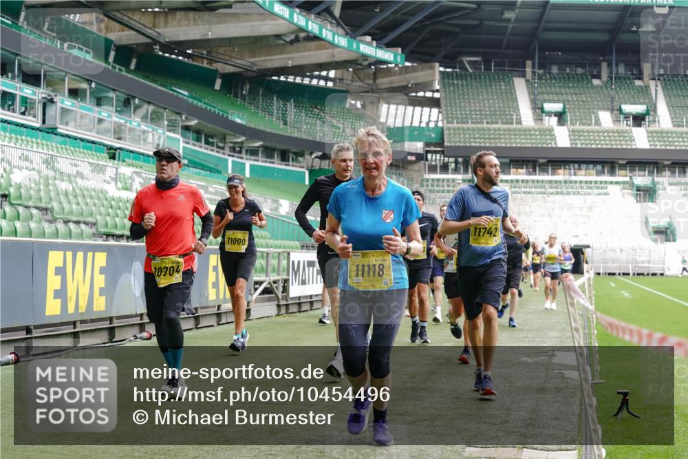 13.09.2026 - 21. swb-Marathon Bremen Michael Burmester http://msf.ph/oto/10454496 13.09.2026 10:32:29 Laufen im Stadion 10067, 10078, 10146, 10166, 10203, 10211, 10222, 10226, 10243, 10246, 10249, 10255, 10256, 10284, 10300, 10322, 10365, 10372, 10374, 10379, 10383, 10394, 10410, 10443, 10471, 10478, 10479, 10486, 10494, 10503, 10517, 10518, 10529, 10540, 10543, 10550, 10555, 10565, 10577, 10579, 10589, 10608, 10610, 10626, 10631, 10646, 10670, 10675, 10684, 10685, 10690, 10703, 10704, 10707, 10708, 10721, 10725, 10728, 10745, 10771, 10794 meine-sportfotos.de