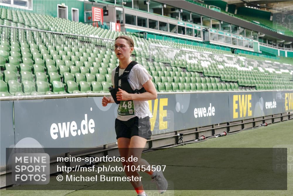 13.09.2026 - 21. swb-Marathon Bremen Michael Burmester http://msf.ph/oto/10454507 13.09.2026 12:52:20 Laufen im Stadion 102, 107, 235, 683, 734, 771, 792, 863, 1033, 1043, 1125, 1146, 1162, 1232, 1252, 1297, 1455, 1492, 1528, 1542, 1646, 1955, 2007, 2008, 2043, 2203, 2350, 2447, 2480, 2498, 2759, 2767, 2847, 2858, 3085, 3149, 3236, 3336, 3362, 3440, 3448, 3566, 3703, 3830, 3899, 3959, 3988, 4165, 4283, 4429, 4473, 4475, 4571, 4573, 4582, 4605, 4727, 4781, 4782, 4895, 5079, 5152, 5168, 5379, 5521, 5696, 6274, 8033, 8798 meine-sportfotos.de