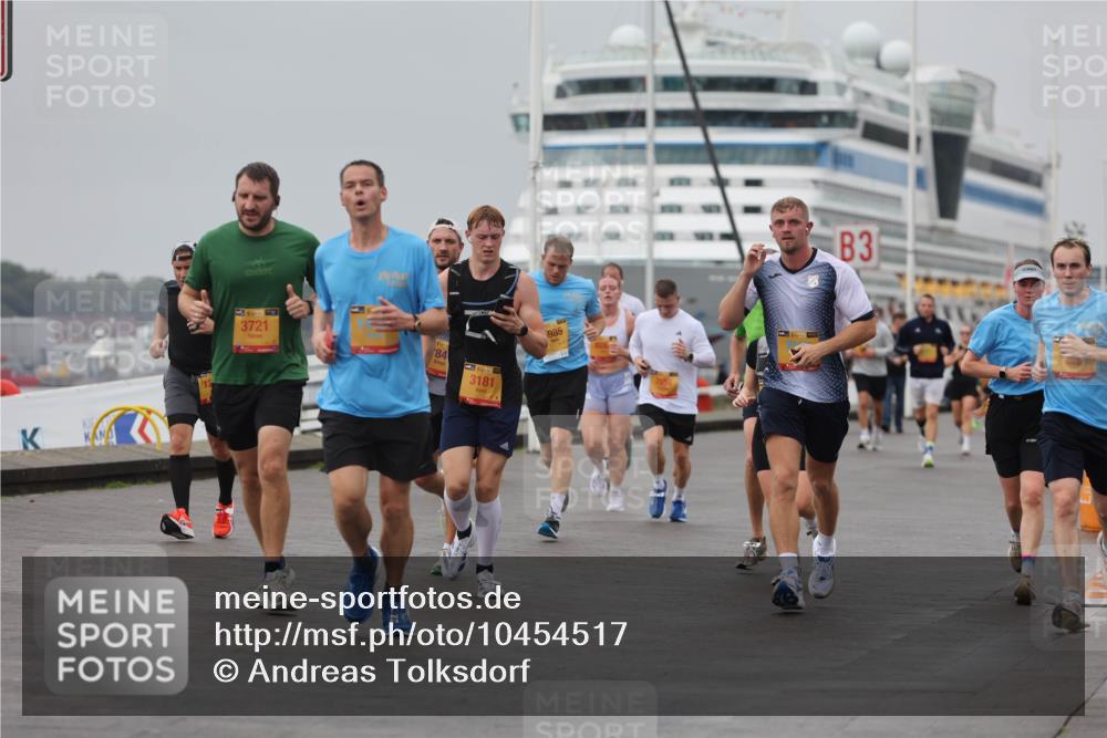 13.09.2026 - Kiel Lauf Andreas Tolksdorf http://msf.ph/oto/10454517 13.09.2026 11:54:32 Kiellinie 3721, 84, 3181, 985, 3 meine-sportfotos.de