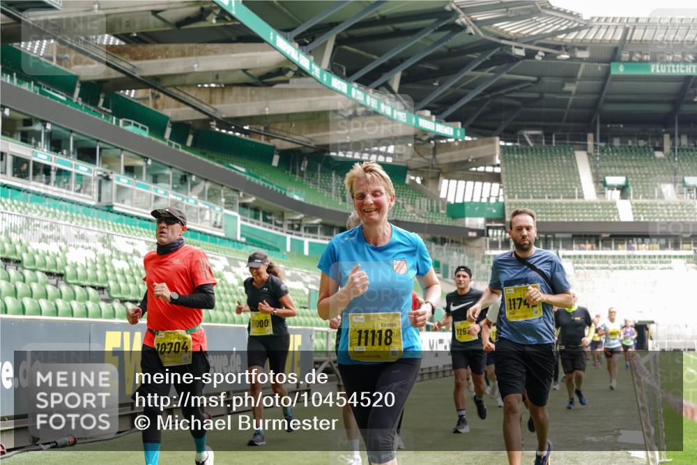 13.09.2026 - 21. swb-Marathon Bremen Michael Burmester http://msf.ph/oto/10454520 13.09.2026 10:32:30 Laufen im Stadion 10067, 10078, 10146, 10166, 10184, 10203, 10211, 10222, 10226, 10243, 10246, 10249, 10255, 10256, 10284, 10300, 10322, 10365, 10372, 10374, 10379, 10383, 10394, 10410, 10443, 10471, 10478, 10479, 10486, 10494, 10503, 10517, 10518, 10529, 10540, 10543, 10550, 10555, 10565, 10577, 10579, 10589, 10608, 10610, 10626, 10631, 10646, 10670, 10675, 10684, 10685, 10690, 10703, 10704, 10707, 10708, 10721, 10725, 10728, 10745, 10771, 10794 meine-sportfotos.de