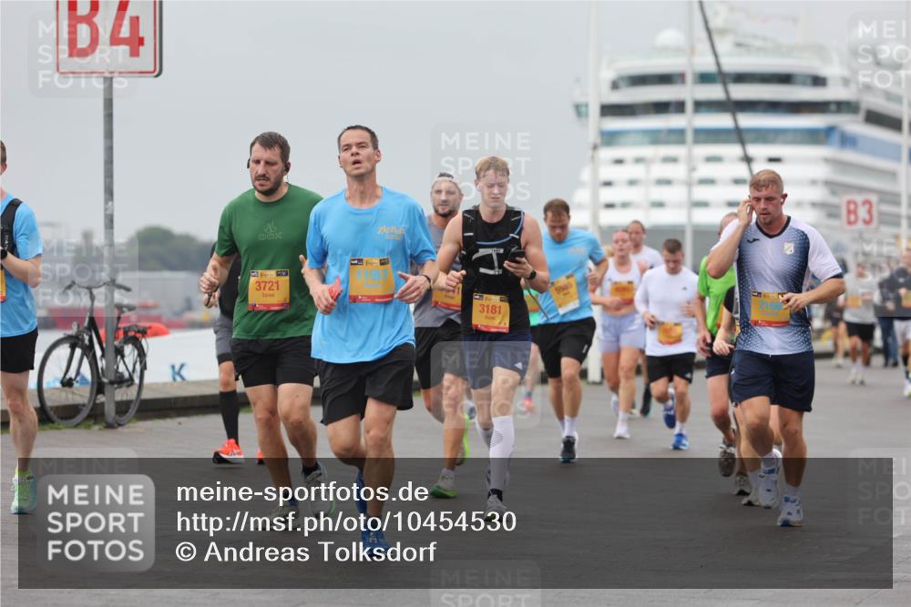 13.09.2026 - Kiel Lauf Andreas Tolksdorf http://msf.ph/oto/10454530 13.09.2026 11:54:32 Kiellinie 4, 39, 3721, 3181, 3 meine-sportfotos.de