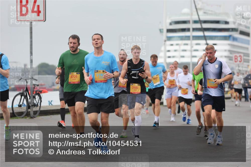13.09.2026 - Kiel Lauf Andreas Tolksdorf http://msf.ph/oto/10454531 13.09.2026 11:54:32 Kiellinie 4, 38, 3721, 3181, 3 meine-sportfotos.de