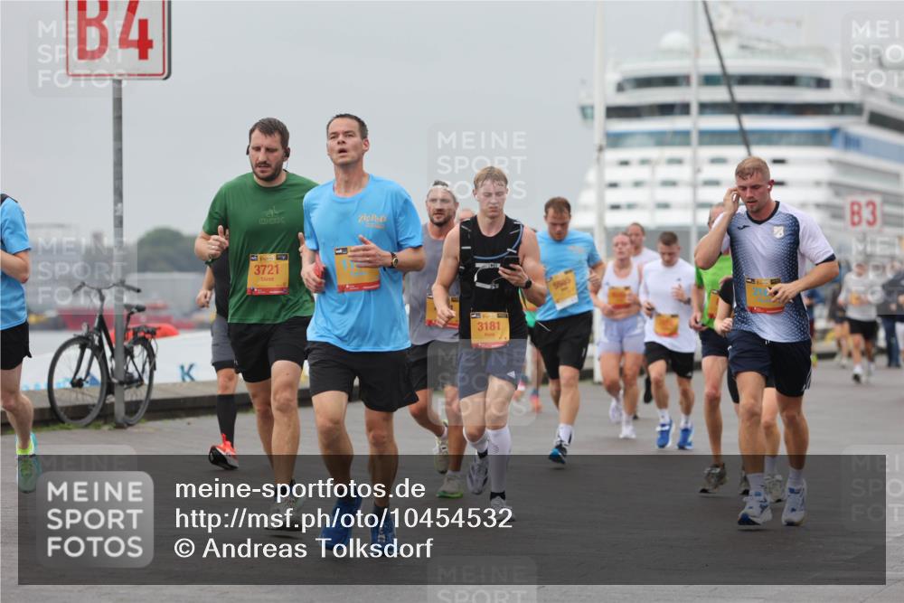 13.09.2026 - Kiel Lauf Andreas Tolksdorf http://msf.ph/oto/10454532 13.09.2026 11:54:33 Kiellinie 4, 38, 3721, 3181, 3 meine-sportfotos.de