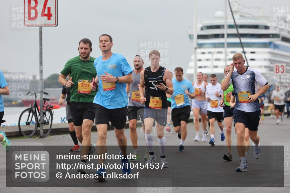 13.09.2026 - Kiel Lauf Andreas Tolksdorf http://msf.ph/oto/10454537 13.09.2026 11:54:33 Kiellinie 4, 38, 3721, 784, 3181, 5985, 3 meine-sportfotos.de