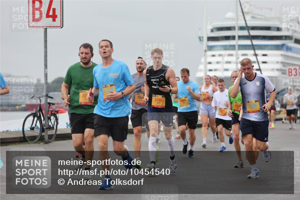13.09.2026 - Kiel Lauf Andreas Tolksdorf http://msf.ph/oto/10454540 13.09.2026 11:54:33 Kiellinie 4, 37, 7841, 3181, 39, 5985, 821, 3 meine-sportfotos.de
