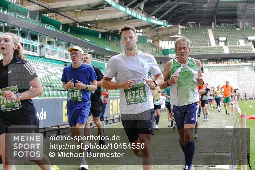 13.09.2026 - 21. swb-Marathon Bremen Michael Burmester http://msf.ph/oto/10454550 13.09.2026 13:10:42 Laufen im Stadion 164, 265, 373, 383, 391, 448, 532, 581, 869, 898, 984, 1180, 1738, 1855, 1867, 1894, 1952, 1967, 2202, 2232, 2268, 2281, 2284, 2299, 2330, 2333, 2339, 2342, 2432, 2443, 2471, 2525, 2530, 2531, 2553, 2573, 2589, 2594, 2654, 2669, 2682, 2714, 2717, 2784, 2785, 2804, 2819, 2836, 2920, 2931, 2932, 3026, 3032, 3063, 3086, 3089, 3122, 3159, 3174, 3207, 3208, 3291, 3316, 3333, 3352, 3370, 3398, 3409, 3410, 3437, 3470, 3549, 3707, 3769, 109 meine-sportfotos.de