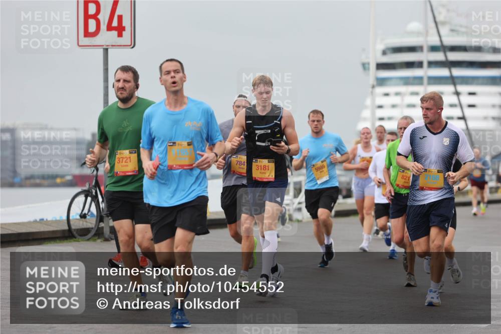 13.09.2026 - Kiel Lauf Andreas Tolksdorf http://msf.ph/oto/10454552 13.09.2026 11:54:33 Kiellinie 4, 39, 3721, 784, 38, 3181, 5985, 821, 39, 2168 meine-sportfotos.de