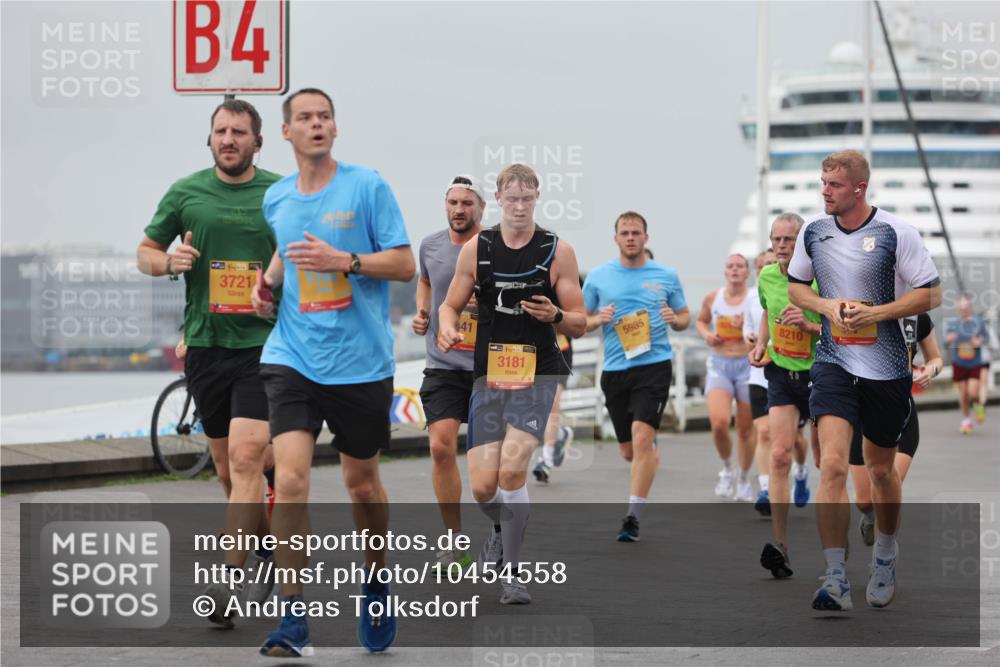 13.09.2026 - Kiel Lauf Andreas Tolksdorf http://msf.ph/oto/10454558 13.09.2026 11:54:33 Kiellinie 4, 4, 39, 3721, 41, 3181, 5985, 8210 meine-sportfotos.de