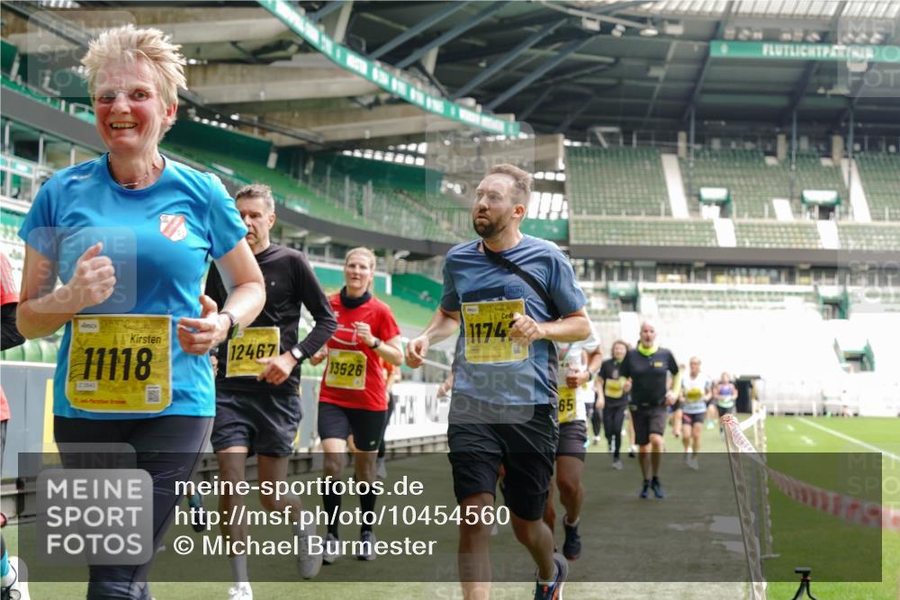 13.09.2026 - 21. swb-Marathon Bremen Michael Burmester http://msf.ph/oto/10454560 13.09.2026 10:32:30 Laufen im Stadion 10067, 10078, 10146, 10166, 10184, 10203, 10211, 10222, 10226, 10243, 10246, 10249, 10255, 10256, 10284, 10300, 10322, 10365, 10372, 10374, 10379, 10383, 10394, 10410, 10443, 10471, 10478, 10479, 10486, 10494, 10503, 10517, 10518, 10529, 10540, 10543, 10550, 10555, 10565, 10577, 10579, 10589, 10608, 10610, 10626, 10631, 10646, 10670, 10675, 10684, 10685, 10690, 10703, 10704, 10707, 10708, 10721, 10725, 10728, 10745, 10771, 10794 meine-sportfotos.de