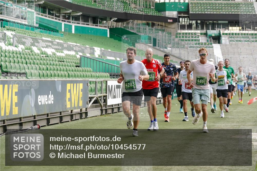 13.09.2026 - 21. swb-Marathon Bremen Michael Burmester http://msf.ph/oto/10454577 13.09.2026 12:52:26 Laufen im Stadion 102, 107, 235, 683, 734, 792, 863, 985, 987, 1033, 1043, 1056, 1125, 1146, 1162, 1232, 1252, 1297, 1455, 1492, 1528, 1542, 1646, 1704, 1955, 2007, 2008, 2043, 2203, 2350, 2447, 2480, 2498, 2759, 2767, 2820, 2847, 2858, 3085, 3149, 3236, 3336, 3362, 3440, 3448, 3566, 3703, 3830, 3899, 3959, 3988, 4165, 4283, 4429, 4475, 4571, 4573, 4582, 4605, 4727, 4781, 4782, 4895, 5079, 5152, 5168, 5379, 5521, 5696, 6274, 8033, 8798 meine-sportfotos.de