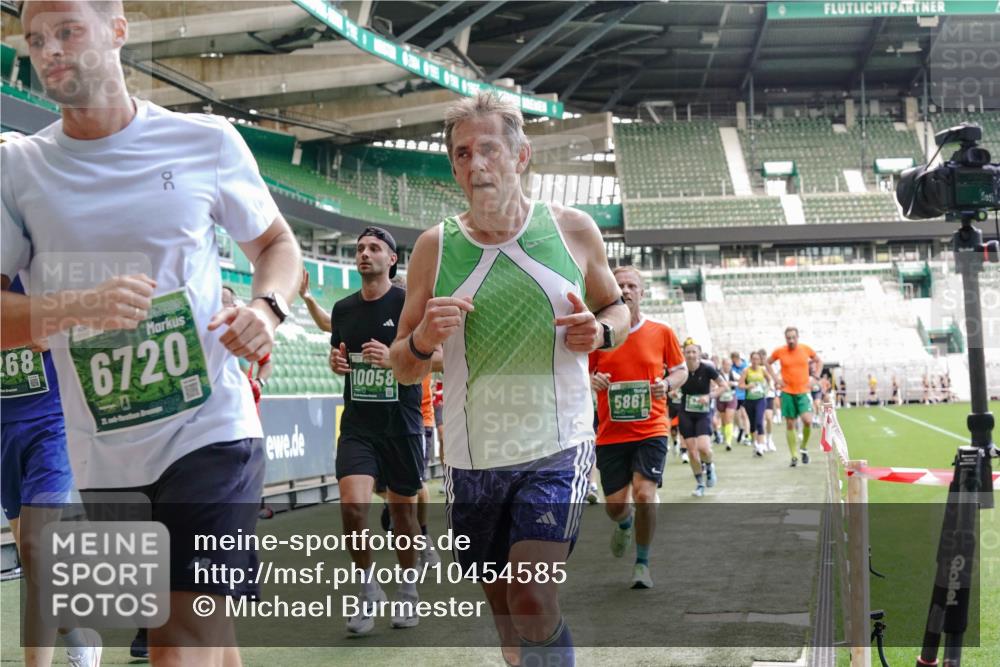 13.09.2026 - 21. swb-Marathon Bremen Michael Burmester http://msf.ph/oto/10454585 13.09.2026 13:10:43 Laufen im Stadion 164, 265, 373, 383, 391, 448, 532, 581, 869, 898, 984, 1180, 1738, 1855, 1867, 1894, 1952, 1967, 2202, 2232, 2268, 2281, 2284, 2299, 2330, 2333, 2339, 2342, 2432, 2443, 2471, 2525, 2530, 2531, 2553, 2573, 2589, 2594, 2654, 2669, 2682, 2714, 2717, 2784, 2785, 2804, 2819, 2836, 2920, 2931, 2932, 3026, 3032, 3063, 3086, 3089, 3122, 3159, 3174, 3207, 3208, 3291, 3316, 3333, 3352, 3370, 3398, 3409, 3410, 3470, 3549, 3707, 3769, 109 meine-sportfotos.de