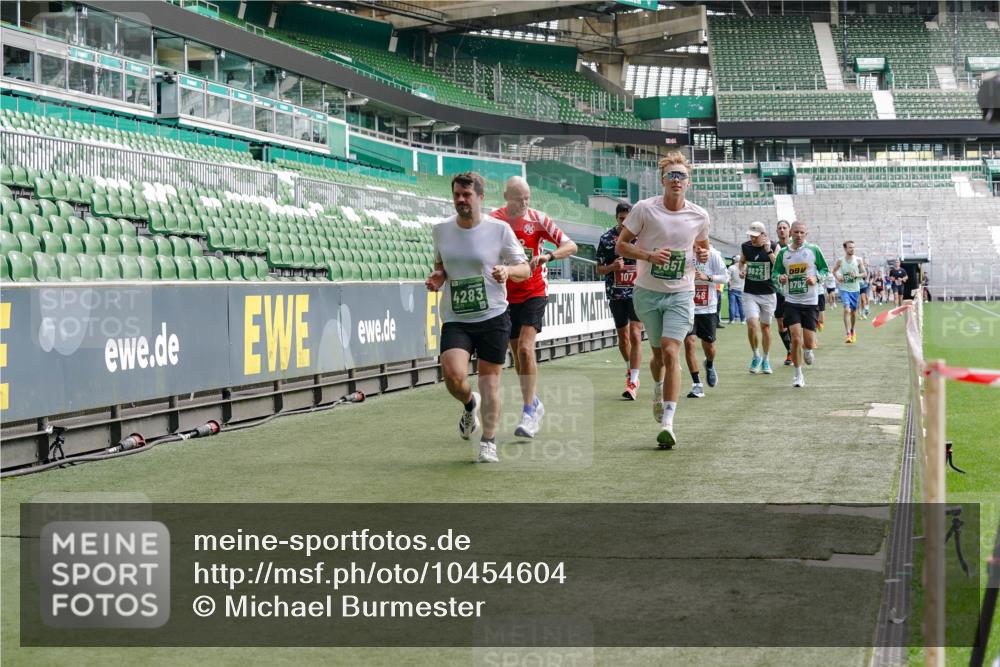 13.09.2026 - 21. swb-Marathon Bremen Michael Burmester http://msf.ph/oto/10454604 13.09.2026 12:52:27 Laufen im Stadion 102, 107, 235, 683, 734, 755, 792, 863, 985, 987, 1033, 1043, 1056, 1125, 1146, 1162, 1232, 1252, 1297, 1455, 1492, 1528, 1542, 1646, 1704, 1955, 2007, 2008, 2043, 2203, 2350, 2447, 2480, 2498, 2759, 2767, 2820, 2847, 2858, 3085, 3149, 3236, 3336, 3362, 3440, 3448, 3566, 3703, 3830, 3899, 3959, 3988, 4165, 4283, 4429, 4475, 4571, 4573, 4582, 4605, 4727, 4781, 4782, 4895, 5079, 5152, 5168, 5379, 5521, 5696, 6274, 8033, 8798 meine-sportfotos.de