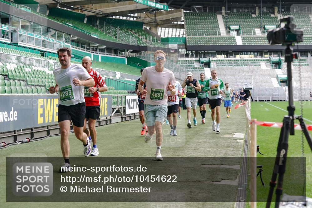 13.09.2026 - 21. swb-Marathon Bremen Michael Burmester http://msf.ph/oto/10454622 13.09.2026 12:52:28 Laufen im Stadion 102, 107, 235, 683, 734, 755, 792, 863, 985, 987, 1033, 1043, 1056, 1125, 1146, 1162, 1232, 1252, 1297, 1455, 1492, 1528, 1542, 1646, 1704, 1955, 2007, 2008, 2043, 2203, 2350, 2447, 2480, 2498, 2759, 2767, 2820, 2847, 2858, 3085, 3149, 3236, 3336, 3362, 3440, 3448, 3566, 3703, 3830, 3899, 3959, 3988, 4165, 4283, 4429, 4475, 4571, 4573, 4582, 4605, 4727, 4781, 4782, 4895, 5079, 5152, 5168, 5379, 5521, 5696, 6274, 8033, 8798 meine-sportfotos.de