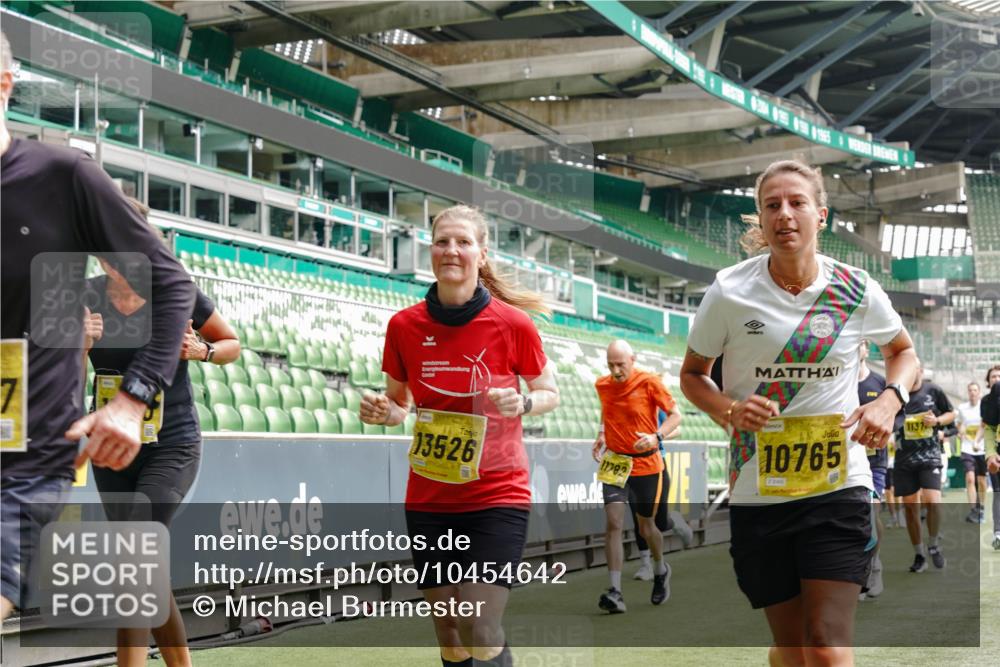 13.09.2026 - 21. swb-Marathon Bremen Michael Burmester http://msf.ph/oto/10454642 13.09.2026 10:32:32 Laufen im Stadion 10067, 10078, 10146, 10166, 10184, 10203, 10211, 10222, 10226, 10243, 10246, 10249, 10255, 10256, 10284, 10300, 10322, 10365, 10372, 10374, 10379, 10383, 10394, 10408, 10410, 10443, 10471, 10478, 10479, 10486, 10494, 10503, 10517, 10518, 10529, 10540, 10543, 10550, 10555, 10565, 10577, 10579, 10589, 10608, 10610, 10626, 10631, 10646, 10670, 10675, 10684, 10685, 10690, 10703, 10704, 10707, 10708, 10721, 10725, 10728, 10745, 10749, 10771, 10794 meine-sportfotos.de