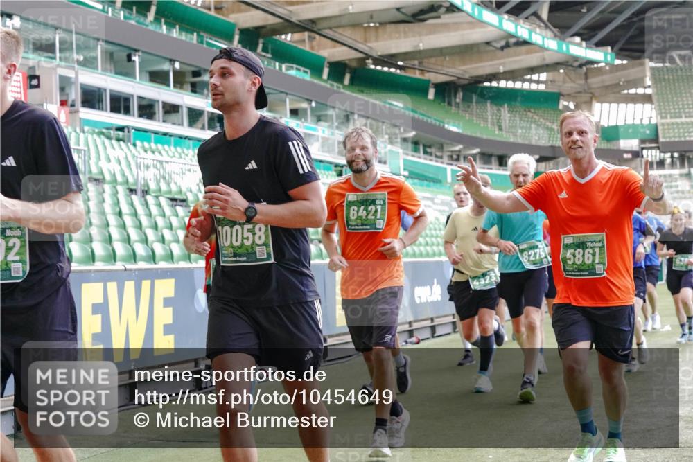 13.09.2026 - 21. swb-Marathon Bremen Michael Burmester http://msf.ph/oto/10454649 13.09.2026 13:10:44 Laufen im Stadion 164, 265, 373, 391, 448, 532, 581, 869, 898, 984, 1180, 1738, 1855, 1867, 1894, 1952, 1967, 2202, 2232, 2268, 2281, 2284, 2299, 2330, 2333, 2339, 2342, 2432, 2443, 2471, 2525, 2530, 2531, 2553, 2573, 2589, 2594, 2654, 2669, 2682, 2714, 2717, 2784, 2785, 2804, 2819, 2836, 2920, 2932, 3026, 3032, 3063, 3086, 3089, 3122, 3159, 3174, 3207, 3208, 3291, 3316, 3333, 3352, 3370, 3398, 3409, 3410, 3470, 3549, 3707, 3769, 109 meine-sportfotos.de