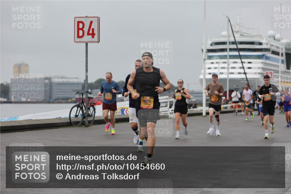 13.09.2026 - Kiel Lauf Andreas Tolksdorf http://msf.ph/oto/10454660 13.09.2026 11:54:43 Kiellinie 4, 39, 8872, 83 meine-sportfotos.de