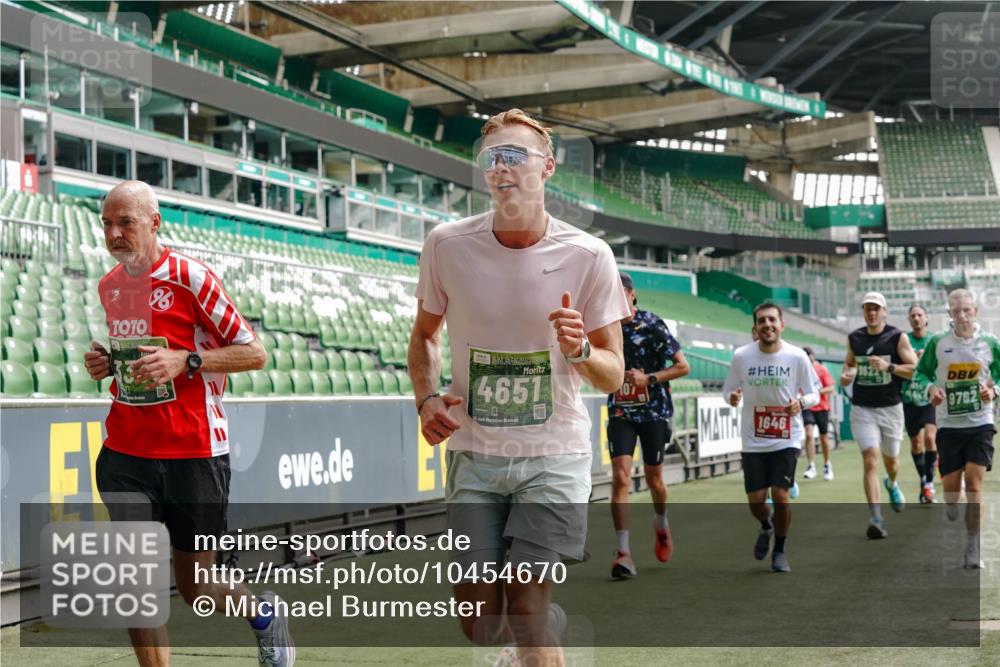 13.09.2026 - 21. swb-Marathon Bremen Michael Burmester http://msf.ph/oto/10454670 13.09.2026 12:52:29 Laufen im Stadion 102, 107, 235, 683, 734, 755, 792, 863, 985, 987, 1033, 1043, 1056, 1125, 1146, 1162, 1232, 1252, 1297, 1455, 1492, 1528, 1542, 1646, 1704, 1955, 2007, 2008, 2043, 2203, 2350, 2447, 2480, 2498, 2759, 2767, 2820, 2847, 2858, 3085, 3149, 3236, 3336, 3362, 3440, 3448, 3566, 3703, 3830, 3899, 3988, 4165, 4283, 4429, 4475, 4571, 4573, 4582, 4605, 4727, 4781, 4782, 4895, 5079, 5152, 5168, 5379, 5521, 6274, 8033, 8798 meine-sportfotos.de