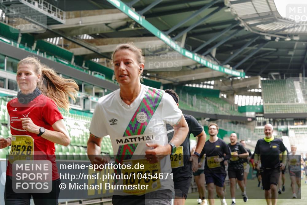 13.09.2026 - 21. swb-Marathon Bremen Michael Burmester http://msf.ph/oto/10454671 13.09.2026 10:32:33 Laufen im Stadion 10067, 10078, 10146, 10166, 10184, 10203, 10211, 10222, 10226, 10243, 10246, 10249, 10255, 10256, 10284, 10300, 10322, 10365, 10372, 10374, 10379, 10383, 10394, 10408, 10410, 10443, 10471, 10478, 10479, 10486, 10494, 10503, 10517, 10518, 10529, 10530, 10540, 10543, 10550, 10555, 10565, 10577, 10579, 10589, 10608, 10610, 10626, 10631, 10646, 10670, 10675, 10684, 10685, 10690, 10703, 10704, 10707, 10708, 10721, 10725, 10728, 10745, 10749, 10771, 10794 meine-sportfotos.de