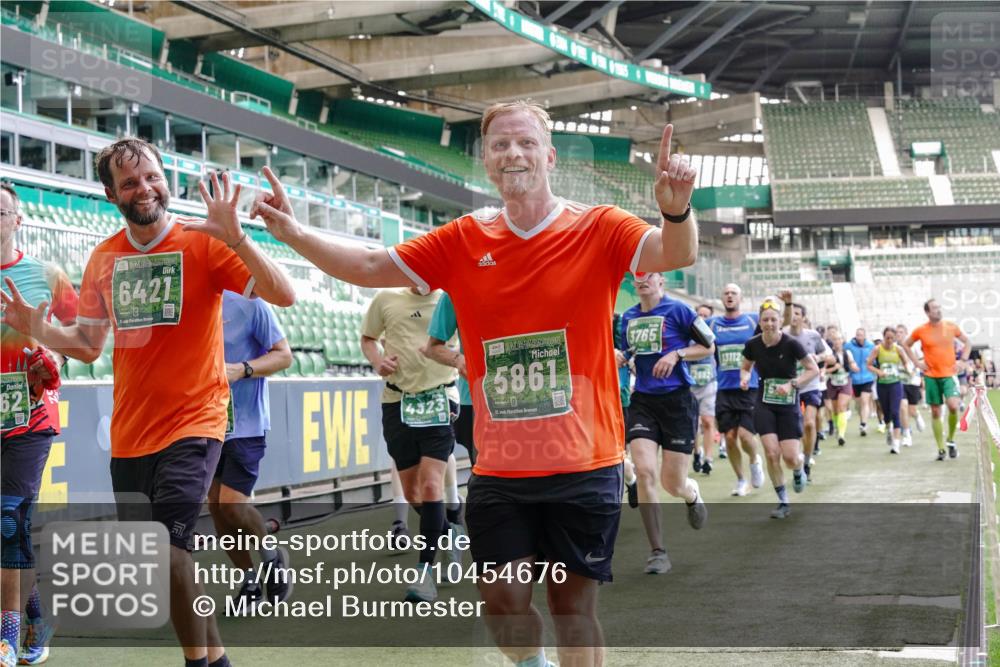 13.09.2026 - 21. swb-Marathon Bremen Michael Burmester http://msf.ph/oto/10454676 13.09.2026 13:10:45 Laufen im Stadion 164, 265, 373, 391, 448, 532, 581, 869, 898, 984, 1180, 1738, 1855, 1867, 1894, 1952, 1967, 2202, 2232, 2268, 2281, 2284, 2299, 2330, 2333, 2339, 2342, 2432, 2443, 2471, 2525, 2530, 2531, 2553, 2573, 2589, 2594, 2654, 2669, 2682, 2714, 2717, 2784, 2785, 2804, 2819, 2836, 2920, 2932, 3026, 3032, 3063, 3086, 3089, 3122, 3159, 3174, 3207, 3208, 3291, 3316, 3333, 3352, 3370, 3398, 3409, 3410, 3470, 3549, 3707, 3769, 109, 551 meine-sportfotos.de