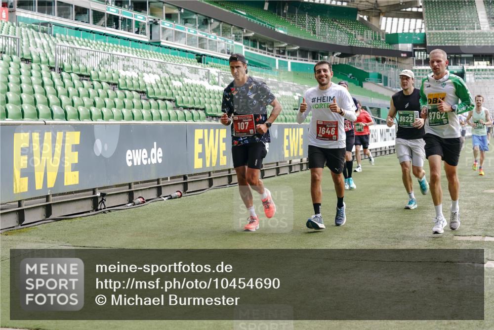 13.09.2026 - 21. swb-Marathon Bremen Michael Burmester http://msf.ph/oto/10454690 13.09.2026 12:52:30 Laufen im Stadion 102, 107, 235, 683, 734, 755, 792, 863, 985, 987, 1033, 1043, 1056, 1125, 1146, 1162, 1232, 1252, 1297, 1455, 1492, 1528, 1542, 1646, 1704, 1955, 2007, 2008, 2043, 2203, 2350, 2447, 2480, 2498, 2759, 2767, 2820, 2847, 2858, 3085, 3149, 3236, 3336, 3362, 3440, 3448, 3566, 3703, 3830, 3899, 3988, 4165, 4283, 4429, 4475, 4571, 4573, 4582, 4605, 4727, 4781, 4782, 4895, 5079, 5152, 5168, 5379, 5521, 6274, 8033, 8798 meine-sportfotos.de