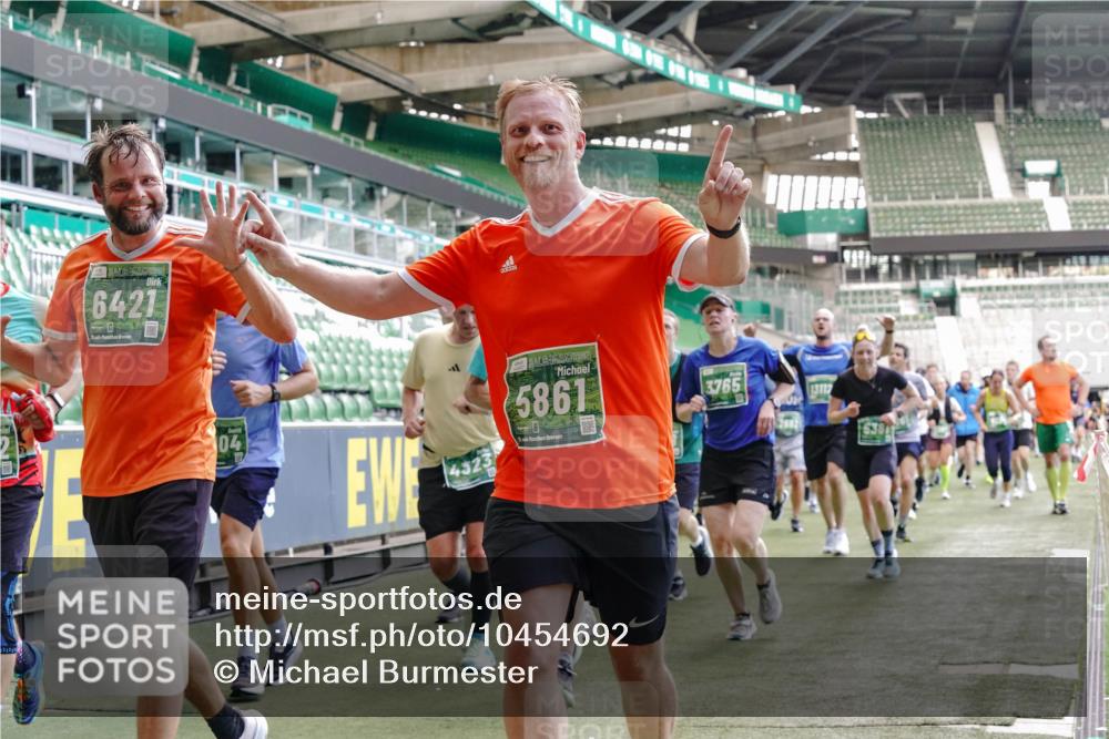 13.09.2026 - 21. swb-Marathon Bremen Michael Burmester http://msf.ph/oto/10454692 13.09.2026 13:10:45 Laufen im Stadion 164, 265, 373, 391, 448, 532, 581, 869, 898, 984, 1180, 1738, 1855, 1867, 1894, 1952, 1967, 2202, 2232, 2268, 2281, 2284, 2299, 2330, 2333, 2339, 2342, 2432, 2443, 2471, 2525, 2530, 2531, 2553, 2573, 2589, 2594, 2654, 2669, 2682, 2714, 2717, 2784, 2785, 2804, 2819, 2836, 2920, 2932, 3026, 3032, 3063, 3086, 3089, 3122, 3159, 3174, 3207, 3208, 3291, 3316, 3333, 3352, 3370, 3398, 3409, 3410, 3470, 3549, 3707, 3769, 109, 551 meine-sportfotos.de