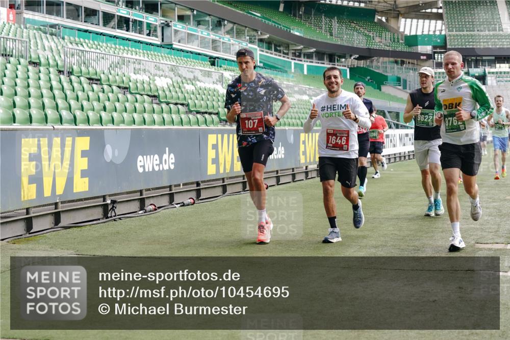 13.09.2026 - 21. swb-Marathon Bremen Michael Burmester http://msf.ph/oto/10454695 13.09.2026 12:52:30 Laufen im Stadion 102, 107, 235, 683, 734, 755, 792, 863, 985, 987, 1033, 1043, 1056, 1125, 1146, 1162, 1232, 1252, 1297, 1455, 1492, 1528, 1542, 1646, 1704, 1955, 2007, 2008, 2043, 2203, 2350, 2447, 2480, 2498, 2759, 2767, 2820, 2847, 2858, 3085, 3149, 3236, 3336, 3362, 3440, 3448, 3566, 3703, 3830, 3899, 3988, 4165, 4283, 4429, 4475, 4571, 4573, 4582, 4605, 4727, 4781, 4782, 4895, 5079, 5152, 5168, 5379, 5521, 6274, 8033, 8798 meine-sportfotos.de