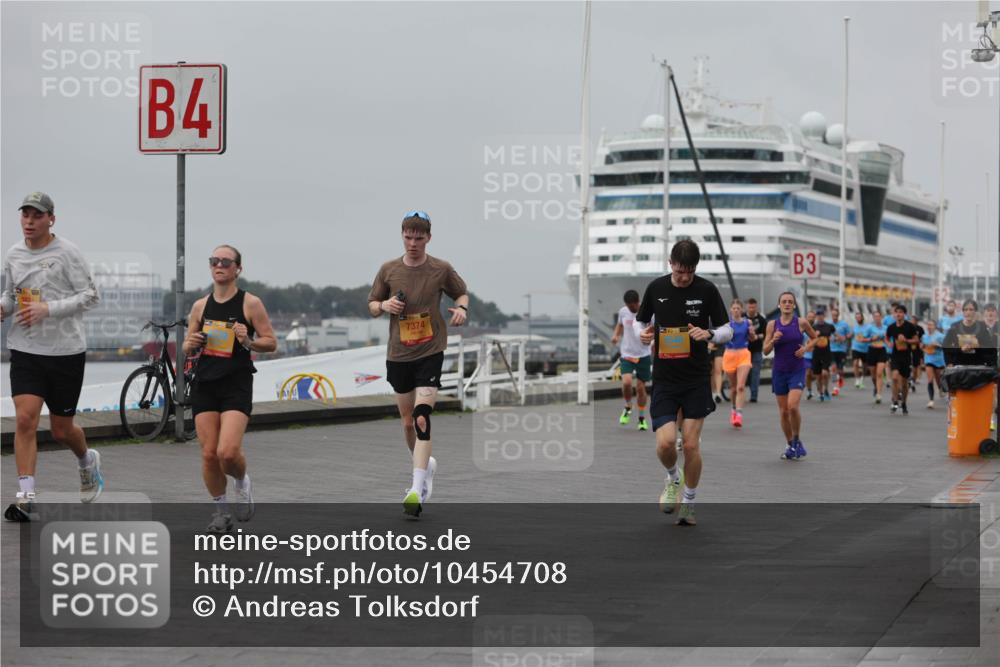 13.09.2026 - Kiel Lauf Andreas Tolksdorf http://msf.ph/oto/10454708 13.09.2026 11:54:46 Kiellinie 2501, 4, 7374, 3 meine-sportfotos.de