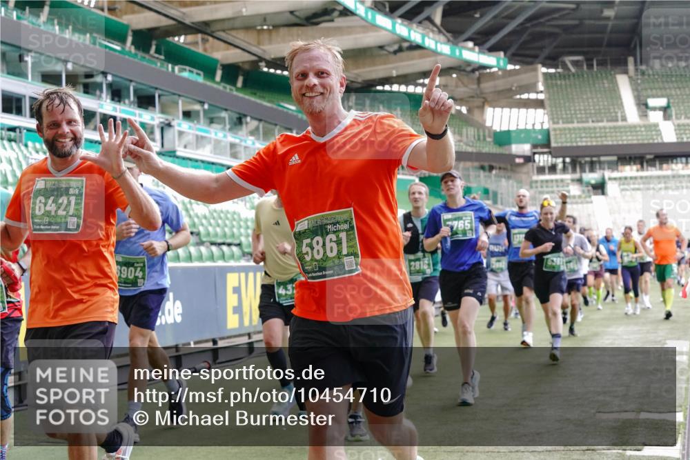 13.09.2026 - 21. swb-Marathon Bremen Michael Burmester http://msf.ph/oto/10454710 13.09.2026 13:10:45 Laufen im Stadion 164, 265, 373, 391, 448, 532, 581, 869, 898, 984, 1180, 1738, 1855, 1867, 1894, 1952, 1967, 2202, 2232, 2268, 2281, 2284, 2299, 2330, 2333, 2339, 2342, 2432, 2443, 2471, 2525, 2530, 2531, 2553, 2573, 2589, 2594, 2654, 2669, 2682, 2714, 2717, 2784, 2785, 2804, 2819, 2836, 2920, 2932, 3026, 3032, 3063, 3086, 3089, 3122, 3159, 3174, 3207, 3208, 3291, 3316, 3333, 3352, 3370, 3398, 3409, 3410, 3470, 3549, 3707, 3769, 109, 551 meine-sportfotos.de