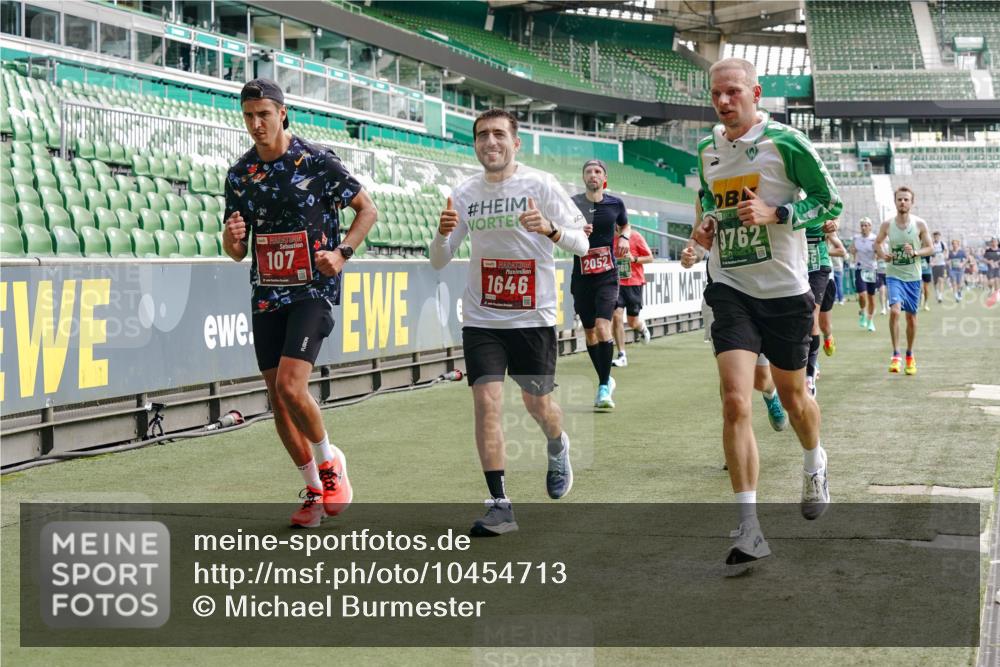 13.09.2026 - 21. swb-Marathon Bremen Michael Burmester http://msf.ph/oto/10454713 13.09.2026 12:52:31 Laufen im Stadion 102, 107, 235, 683, 734, 755, 792, 863, 985, 987, 1033, 1043, 1056, 1125, 1146, 1162, 1232, 1252, 1297, 1455, 1492, 1528, 1542, 1646, 1664, 1704, 1955, 2007, 2008, 2043, 2203, 2350, 2447, 2480, 2498, 2759, 2767, 2820, 2847, 2858, 3085, 3149, 3236, 3336, 3362, 3440, 3448, 3566, 3703, 3830, 3899, 3988, 4165, 4283, 4429, 4475, 4571, 4573, 4582, 4605, 4727, 4781, 4782, 4895, 5079, 5152, 5168, 5379, 5521, 6274, 8033, 8798 meine-sportfotos.de