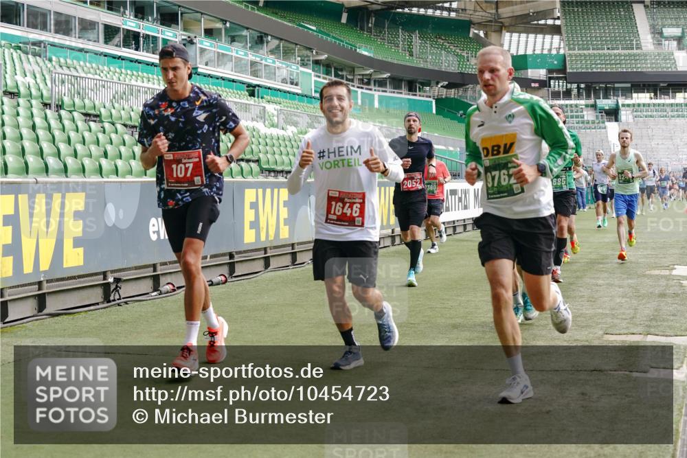 13.09.2026 - 21. swb-Marathon Bremen Michael Burmester http://msf.ph/oto/10454723 13.09.2026 12:52:31 Laufen im Stadion 102, 107, 235, 683, 734, 755, 792, 863, 985, 987, 1033, 1043, 1056, 1125, 1146, 1162, 1232, 1252, 1297, 1455, 1492, 1528, 1542, 1646, 1664, 1704, 1955, 2007, 2008, 2043, 2203, 2350, 2447, 2480, 2498, 2759, 2767, 2820, 2847, 2858, 3085, 3149, 3236, 3336, 3362, 3440, 3448, 3566, 3703, 3830, 3899, 3988, 4165, 4283, 4429, 4475, 4571, 4573, 4582, 4605, 4727, 4781, 4782, 4895, 5079, 5152, 5168, 5379, 5521, 6274, 8033, 8798 meine-sportfotos.de