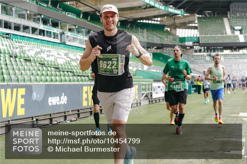 13.09.2026 - 21. swb-Marathon Bremen Michael Burmester http://msf.ph/oto/10454799 13.09.2026 12:52:33 Laufen im Stadion 102, 107, 145, 235, 683, 734, 755, 792, 863, 985, 987, 1033, 1043, 1056, 1125, 1146, 1162, 1232, 1252, 1297, 1445, 1455, 1492, 1528, 1542, 1646, 1664, 1704, 1955, 2007, 2008, 2043, 2203, 2350, 2447, 2480, 2498, 2759, 2767, 2820, 2847, 2858, 3085, 3149, 3236, 3336, 3362, 3440, 3448, 3566, 3703, 3830, 3899, 3988, 4165, 4283, 4429, 4475, 4571, 4573, 4582, 4605, 4727, 4781, 4782, 4895, 5079, 5152, 5168, 5379, 5521, 6274, 8798 meine-sportfotos.de