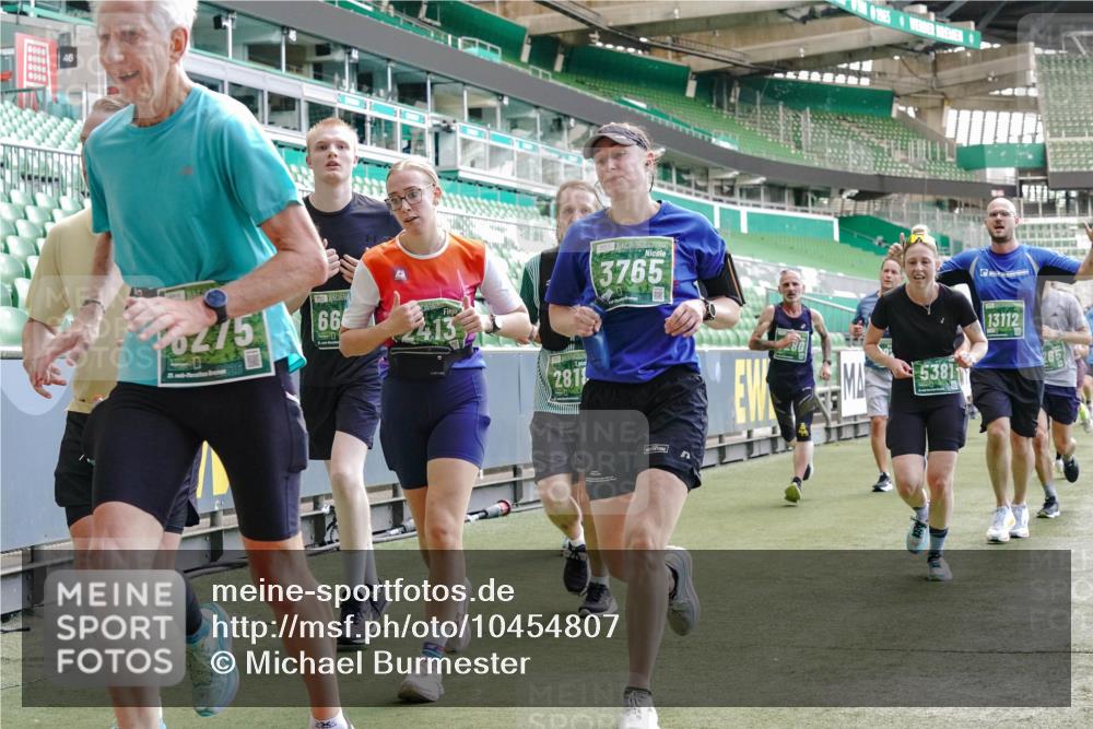 13.09.2026 - 21. swb-Marathon Bremen Michael Burmester http://msf.ph/oto/10454807 13.09.2026 13:10:47 Laufen im Stadion 164, 265, 373, 391, 448, 532, 581, 869, 898, 984, 1180, 1738, 1855, 1867, 1894, 1952, 1967, 2202, 2232, 2268, 2281, 2284, 2299, 2330, 2333, 2339, 2342, 2353, 2432, 2443, 2471, 2525, 2530, 2531, 2553, 2573, 2589, 2594, 2654, 2669, 2682, 2714, 2717, 2784, 2785, 2804, 2819, 2836, 2920, 2932, 3026, 3032, 3063, 3082, 3086, 3089, 3122, 3159, 3174, 3207, 3208, 3291, 3316, 3333, 3352, 3370, 3398, 3409, 3410, 3470, 3549, 3707, 3769, 109, 551 meine-sportfotos.de