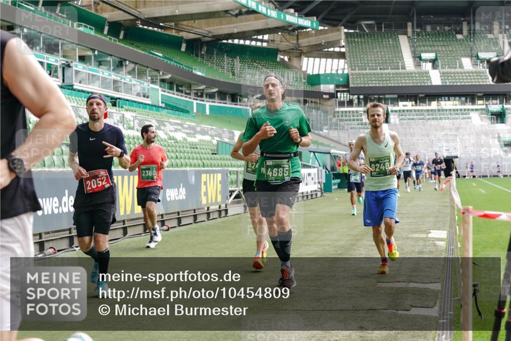 13.09.2026 - 21. swb-Marathon Bremen Michael Burmester http://msf.ph/oto/10454809 13.09.2026 12:52:33 Laufen im Stadion 102, 107, 145, 235, 683, 734, 755, 792, 863, 985, 987, 1033, 1043, 1056, 1125, 1146, 1162, 1232, 1252, 1297, 1445, 1455, 1492, 1528, 1542, 1646, 1664, 1704, 1955, 2007, 2008, 2043, 2203, 2350, 2447, 2480, 2498, 2759, 2767, 2820, 2847, 2858, 3085, 3149, 3236, 3336, 3362, 3440, 3448, 3566, 3703, 3830, 3899, 3988, 4165, 4283, 4429, 4475, 4571, 4573, 4582, 4605, 4727, 4781, 4782, 4895, 5079, 5152, 5168, 5379, 5521, 6274, 8798 meine-sportfotos.de