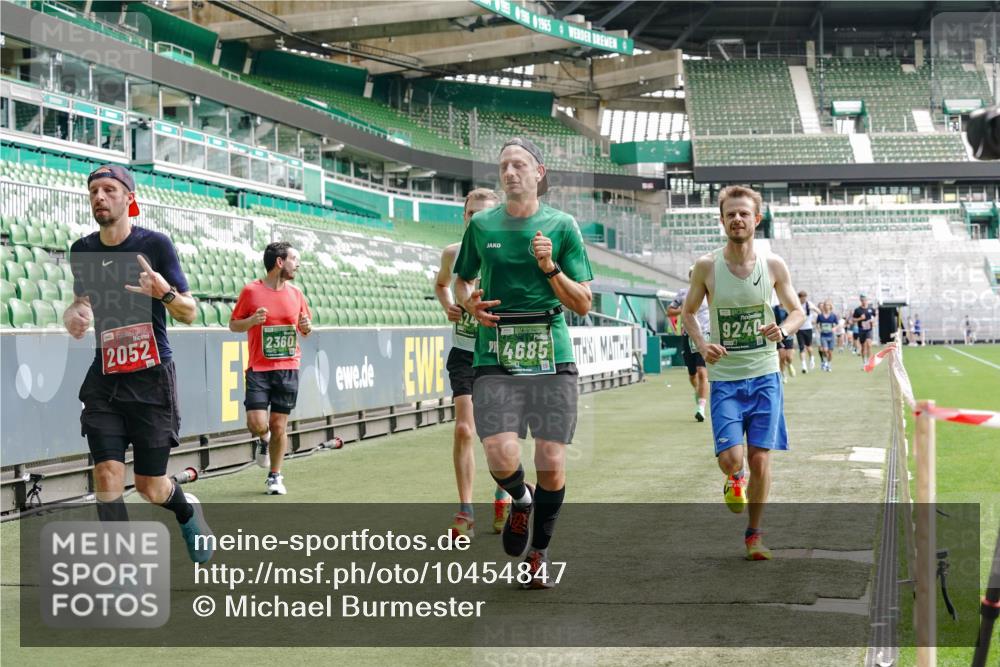 13.09.2026 - 21. swb-Marathon Bremen Michael Burmester http://msf.ph/oto/10454847 13.09.2026 12:52:34 Laufen im Stadion 102, 107, 145, 235, 683, 734, 755, 792, 863, 985, 987, 1033, 1043, 1056, 1125, 1146, 1162, 1232, 1252, 1297, 1433, 1445, 1455, 1492, 1528, 1542, 1646, 1664, 1704, 1955, 2007, 2008, 2043, 2203, 2350, 2447, 2480, 2498, 2759, 2767, 2820, 2847, 2858, 3085, 3149, 3236, 3336, 3362, 3440, 3448, 3566, 3703, 3830, 3899, 3988, 4165, 4283, 4429, 4475, 4571, 4573, 4582, 4605, 4727, 4781, 4782, 4895, 5079, 5152, 5168, 5379, 5521, 6274, 8798 meine-sportfotos.de