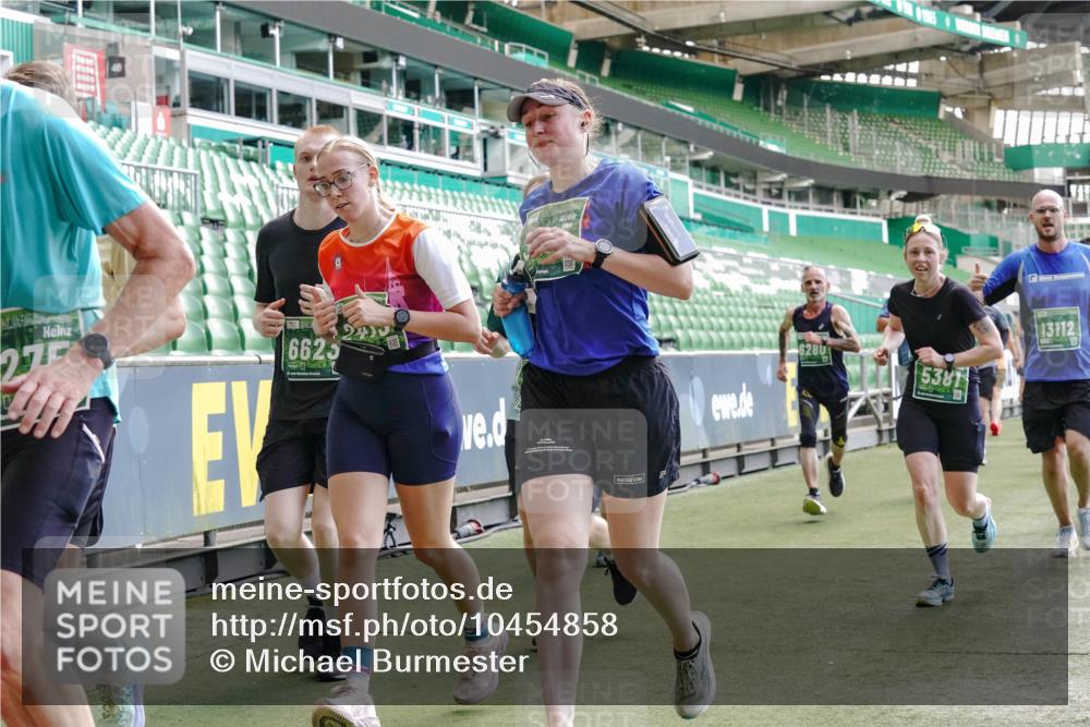 13.09.2026 - 21. swb-Marathon Bremen Michael Burmester http://msf.ph/oto/10454858 13.09.2026 13:10:47 Laufen im Stadion 164, 265, 373, 391, 448, 532, 581, 869, 898, 984, 1180, 1738, 1855, 1867, 1894, 1952, 1967, 2202, 2232, 2268, 2281, 2284, 2299, 2330, 2333, 2339, 2342, 2353, 2432, 2443, 2471, 2525, 2530, 2531, 2553, 2573, 2589, 2594, 2654, 2669, 2682, 2714, 2717, 2784, 2785, 2804, 2819, 2836, 2920, 2932, 3026, 3032, 3063, 3082, 3086, 3089, 3122, 3159, 3174, 3207, 3208, 3291, 3316, 3333, 3352, 3370, 3398, 3409, 3410, 3470, 3549, 3707, 3769, 109, 551 meine-sportfotos.de