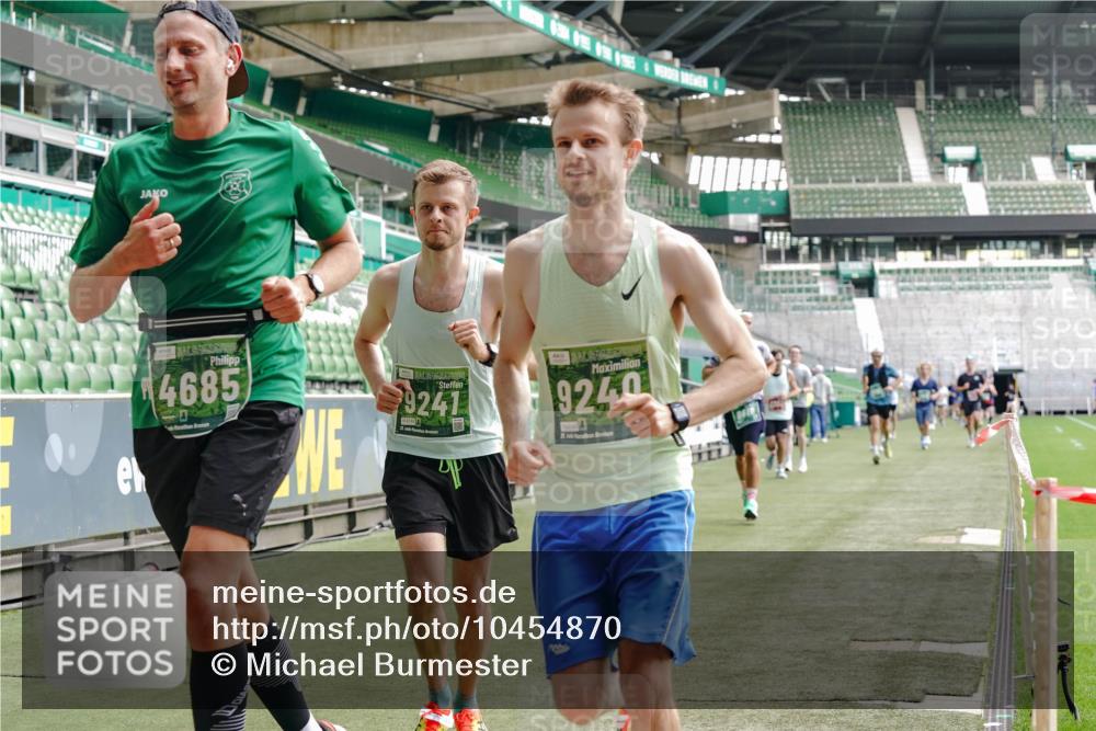 13.09.2026 - 21. swb-Marathon Bremen Michael Burmester http://msf.ph/oto/10454870 13.09.2026 12:52:35 Laufen im Stadion 102, 107, 145, 235, 683, 734, 755, 792, 863, 985, 987, 1033, 1043, 1056, 1125, 1146, 1162, 1232, 1252, 1297, 1433, 1445, 1455, 1492, 1528, 1542, 1646, 1664, 1704, 1955, 2007, 2008, 2043, 2203, 2350, 2447, 2480, 2498, 2759, 2767, 2820, 2847, 2858, 3085, 3149, 3236, 3336, 3362, 3440, 3448, 3566, 3703, 3830, 3899, 3988, 4165, 4283, 4429, 4475, 4571, 4573, 4582, 4605, 4727, 4781, 4782, 4895, 5079, 5152, 5168, 5379, 5521, 6274, 8798 meine-sportfotos.de