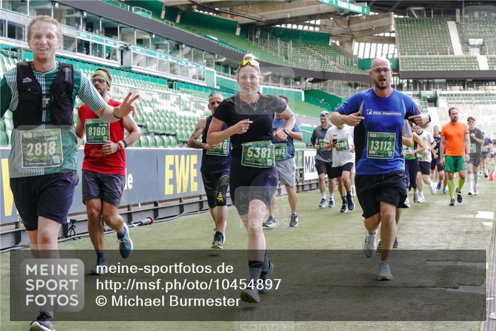 13.09.2026 - 21. swb-Marathon Bremen Michael Burmester http://msf.ph/oto/10454897 13.09.2026 13:10:48 Laufen im Stadion 164, 265, 373, 391, 448, 581, 869, 898, 984, 1180, 1738, 1855, 1867, 1894, 1952, 1967, 2202, 2232, 2268, 2281, 2284, 2299, 2330, 2333, 2339, 2342, 2353, 2432, 2443, 2471, 2525, 2530, 2531, 2553, 2573, 2589, 2594, 2654, 2669, 2682, 2714, 2717, 2784, 2785, 2804, 2819, 2836, 2920, 2932, 3026, 3032, 3063, 3082, 3086, 3089, 3122, 3159, 3174, 3207, 3208, 3291, 3316, 3333, 3352, 3370, 3398, 3409, 3410, 3470, 3549, 3707, 3769, 109, 551 meine-sportfotos.de