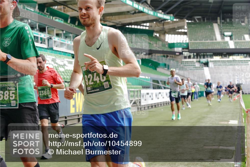 13.09.2026 - 21. swb-Marathon Bremen Michael Burmester http://msf.ph/oto/10454899 13.09.2026 12:52:35 Laufen im Stadion 102, 107, 145, 235, 683, 734, 755, 792, 863, 985, 987, 1033, 1043, 1056, 1125, 1146, 1162, 1232, 1252, 1297, 1433, 1445, 1455, 1492, 1528, 1542, 1646, 1664, 1704, 1955, 2007, 2008, 2043, 2203, 2350, 2447, 2480, 2498, 2759, 2767, 2820, 2847, 2858, 3085, 3149, 3236, 3336, 3362, 3440, 3448, 3566, 3703, 3830, 3899, 3988, 4165, 4283, 4429, 4475, 4571, 4573, 4582, 4605, 4727, 4781, 4782, 4895, 5079, 5152, 5168, 5379, 5521, 6274, 8798 meine-sportfotos.de