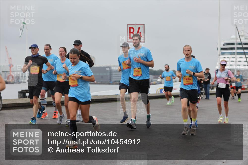 13.09.2026 - Kiel Lauf Andreas Tolksdorf http://msf.ph/oto/10454912 13.09.2026 11:55:03 Kiellinie 903, 3586, 10967 meine-sportfotos.de