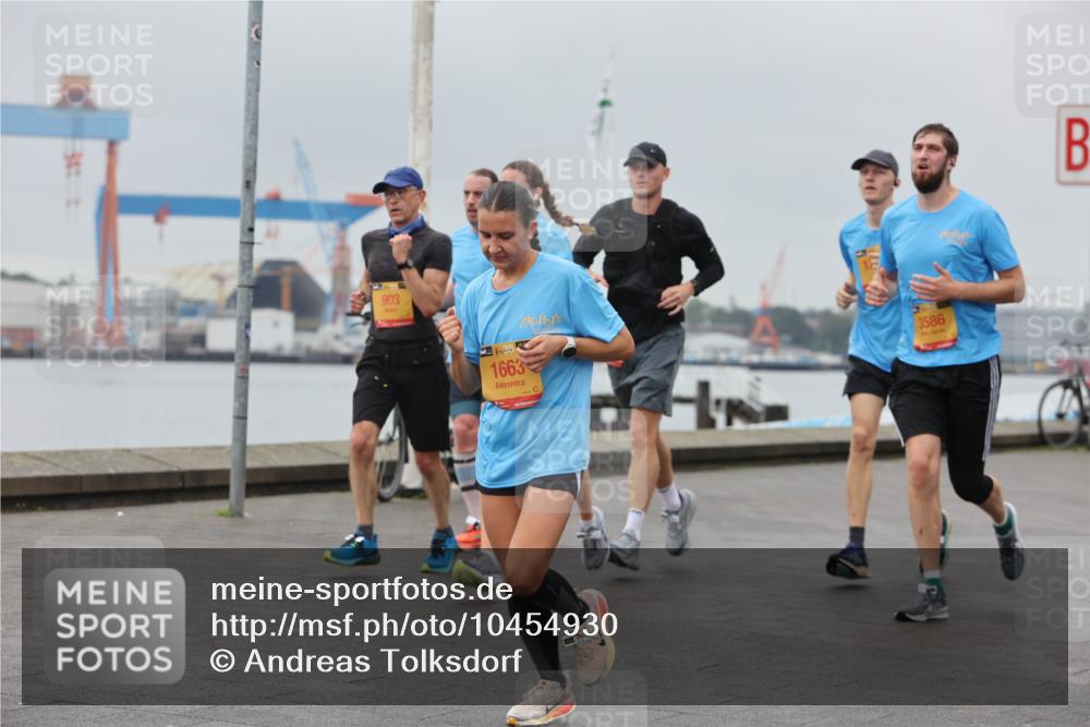 13.09.2026 - Kiel Lauf Andreas Tolksdorf http://msf.ph/oto/10454930 13.09.2026 11:55:04 Kiellinie 903, 38, 1663, 1, 3586 meine-sportfotos.de