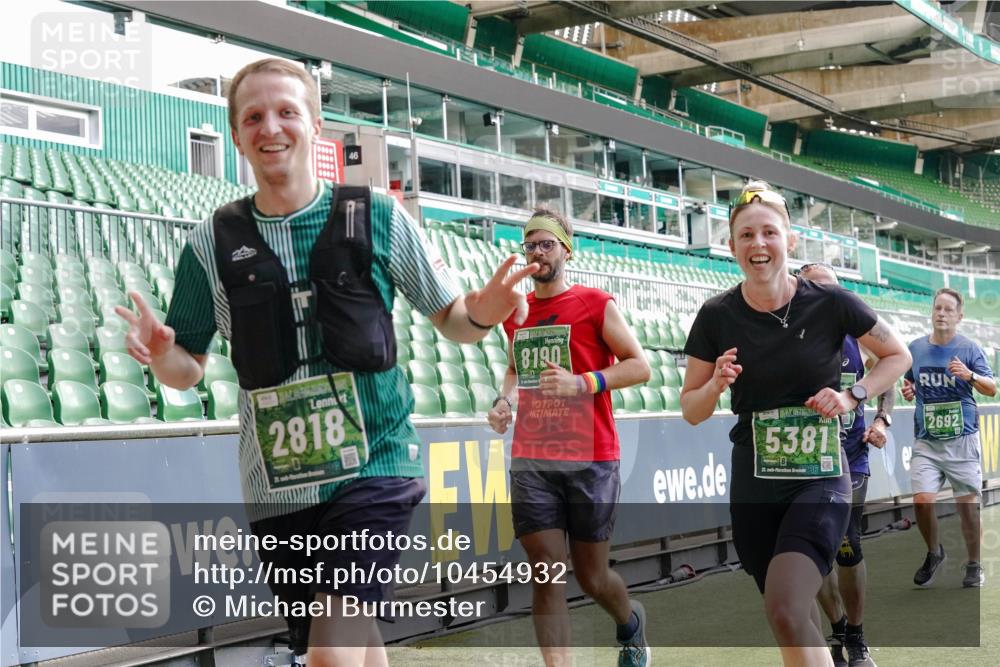 13.09.2026 - 21. swb-Marathon Bremen Michael Burmester http://msf.ph/oto/10454932 13.09.2026 13:10:49 Laufen im Stadion 164, 265, 373, 391, 448, 581, 869, 898, 984, 1180, 1738, 1855, 1867, 1894, 1952, 1967, 2202, 2232, 2268, 2281, 2284, 2299, 2330, 2333, 2339, 2342, 2353, 2432, 2443, 2471, 2525, 2530, 2531, 2553, 2573, 2589, 2594, 2654, 2669, 2682, 2714, 2717, 2784, 2785, 2804, 2819, 2836, 2907, 2920, 2932, 2976, 3026, 3032, 3063, 3082, 3086, 3089, 3122, 3159, 3174, 3207, 3208, 3291, 3316, 3333, 3352, 3370, 3398, 3409, 3410, 3470, 3549, 3707, 3769, 551 meine-sportfotos.de