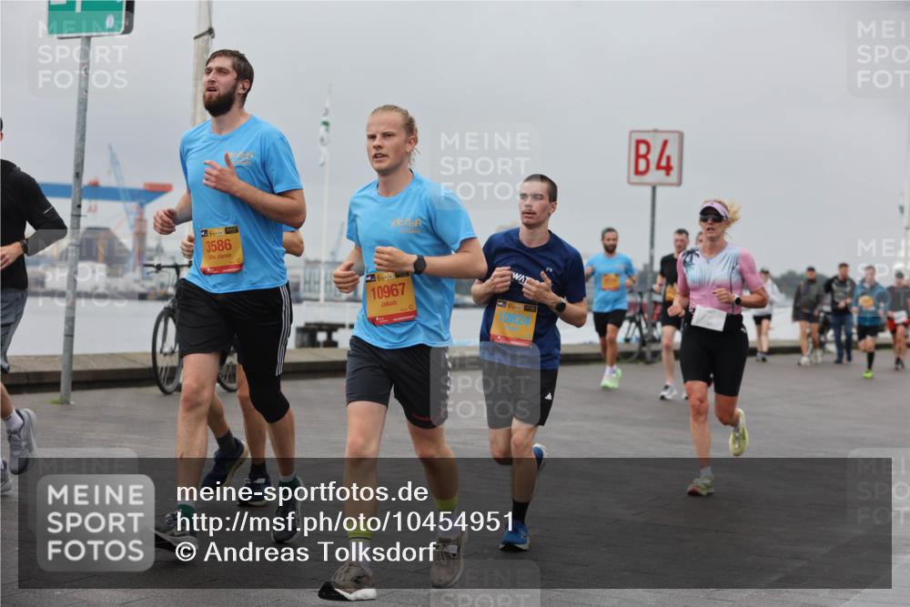 13.09.2026 - Kiel Lauf Andreas Tolksdorf http://msf.ph/oto/10454951 13.09.2026 11:55:05 Kiellinie 3586, 38, 10967, 4, 39, 10824, 4 meine-sportfotos.de