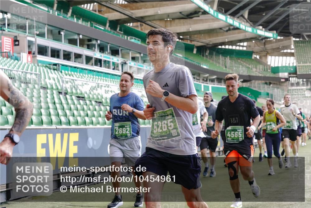 13.09.2026 - 21. swb-Marathon Bremen Michael Burmester http://msf.ph/oto/10454961 13.09.2026 13:10:50 Laufen im Stadion 164, 265, 373, 391, 448, 581, 869, 898, 984, 1180, 1738, 1855, 1867, 1894, 1952, 1967, 2202, 2232, 2268, 2281, 2284, 2299, 2330, 2333, 2339, 2342, 2353, 2432, 2443, 2471, 2525, 2530, 2531, 2553, 2573, 2589, 2594, 2654, 2669, 2682, 2714, 2717, 2784, 2785, 2804, 2819, 2836, 2907, 2920, 2932, 2976, 3026, 3032, 3063, 3082, 3086, 3089, 3122, 3159, 3174, 3207, 3208, 3291, 3316, 3333, 3352, 3370, 3398, 3409, 3410, 3470, 3549, 3707, 3769, 551 meine-sportfotos.de