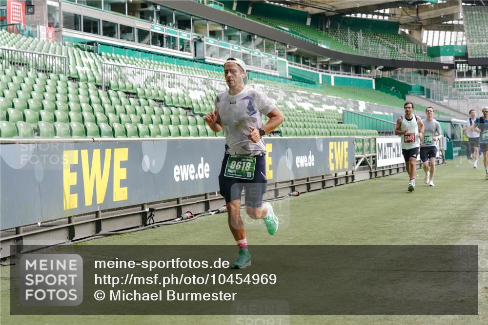 13.09.2026 - 21. swb-Marathon Bremen Michael Burmester http://msf.ph/oto/10454969 13.09.2026 12:52:38 Laufen im Stadion 102, 107, 145, 235, 683, 734, 755, 792, 863, 985, 987, 1033, 1043, 1056, 1125, 1146, 1162, 1232, 1252, 1297, 1433, 1445, 1455, 1492, 1528, 1542, 1646, 1664, 1704, 1955, 2007, 2008, 2043, 2203, 2350, 2401, 2447, 2480, 2498, 2759, 2767, 2820, 2847, 2858, 3085, 3149, 3236, 3336, 3362, 3440, 3448, 3566, 3703, 3830, 3899, 3988, 4165, 4283, 4429, 4475, 4571, 4573, 4582, 4605, 4727, 4781, 4782, 4895, 5079, 5152, 5168, 5379, 6274, 8798 meine-sportfotos.de