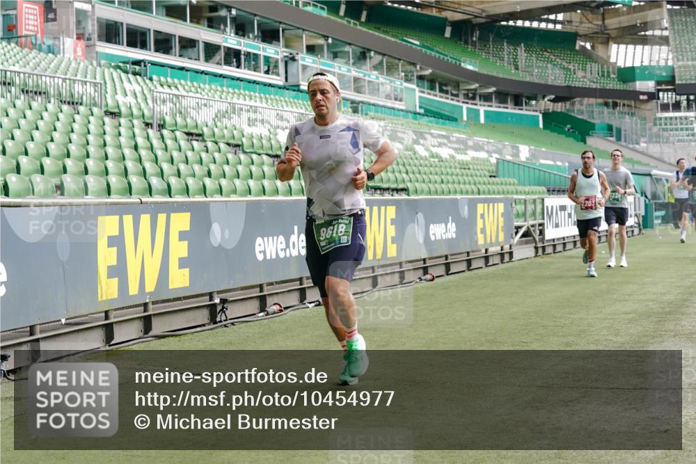 13.09.2026 - 21. swb-Marathon Bremen Michael Burmester http://msf.ph/oto/10454977 13.09.2026 12:52:38 Laufen im Stadion 102, 107, 145, 235, 683, 734, 755, 792, 863, 985, 987, 1033, 1043, 1056, 1125, 1146, 1162, 1232, 1252, 1297, 1433, 1445, 1455, 1492, 1528, 1542, 1646, 1664, 1704, 1955, 2007, 2008, 2043, 2203, 2350, 2401, 2447, 2480, 2498, 2759, 2767, 2820, 2847, 2858, 3085, 3149, 3236, 3336, 3362, 3440, 3448, 3566, 3703, 3830, 3899, 3988, 4165, 4283, 4429, 4475, 4571, 4573, 4582, 4605, 4727, 4781, 4782, 4895, 5079, 5152, 5168, 5379, 6274, 8798 meine-sportfotos.de